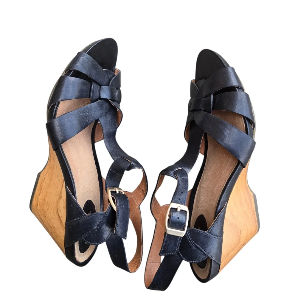 Clarks Artisan Leather Sandals Buckle Accents Ladies 9